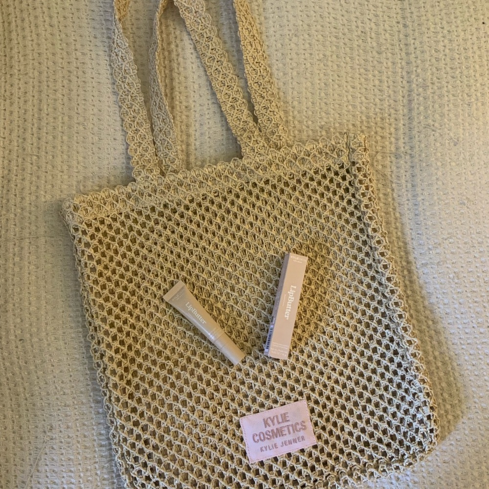 Kylie Cosmetics Exclusive Beach Tote Butter Cake Lip Butter Balm Gloss Set